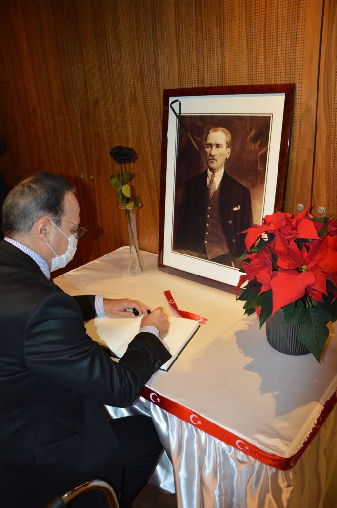 CUMHURİYETİMİZİN KURUCUSU ATATÜRK BRÜKSEL BÜYÜKELÇİLİĞİNDE DÜZENLENEN TÖRENLE ANILDI