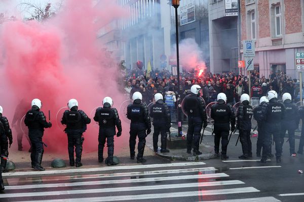 Belçika'da kovid-19 tedbirleri protestosunda arbede! Gözaltılar var