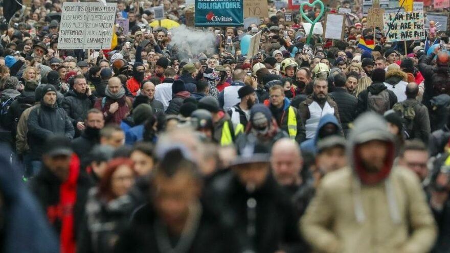 Belçikaâ€™da Covid-19 kısıtlamaları protesto edildi