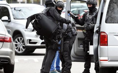 Hollanda polisi 1.6 tondan fazla kokain ele geçirdi