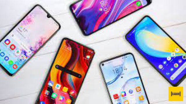 Belçika'da elinde telefon'la araba kullanmak suç oldu