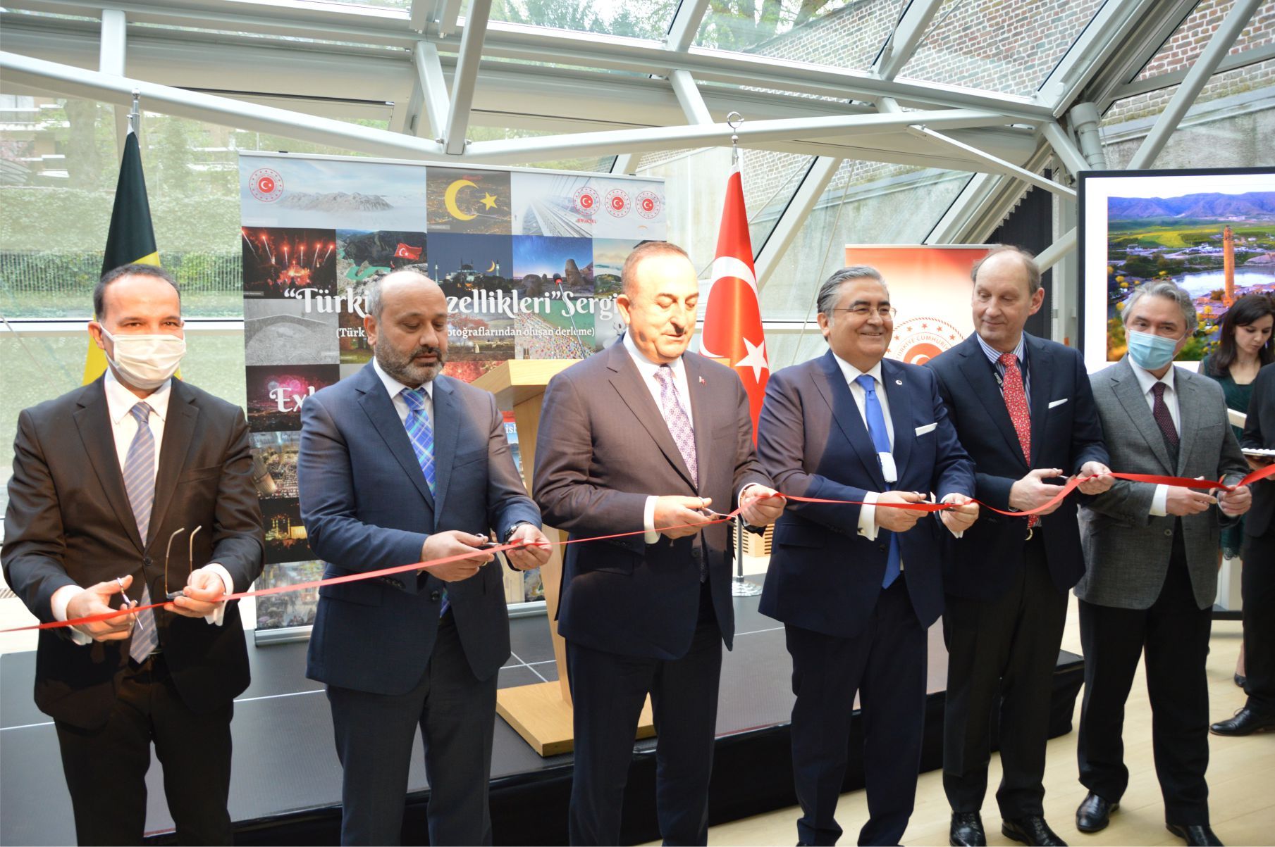 DIŞİŞLERİ BAKANI ÇAVUŞOĞLU, BRÜKSEL'DE 'TÜRKİYE GÜZELLİKLERİ' FOTOĞRAF SERGİSİNİN AÇILIŞINA KATILDI