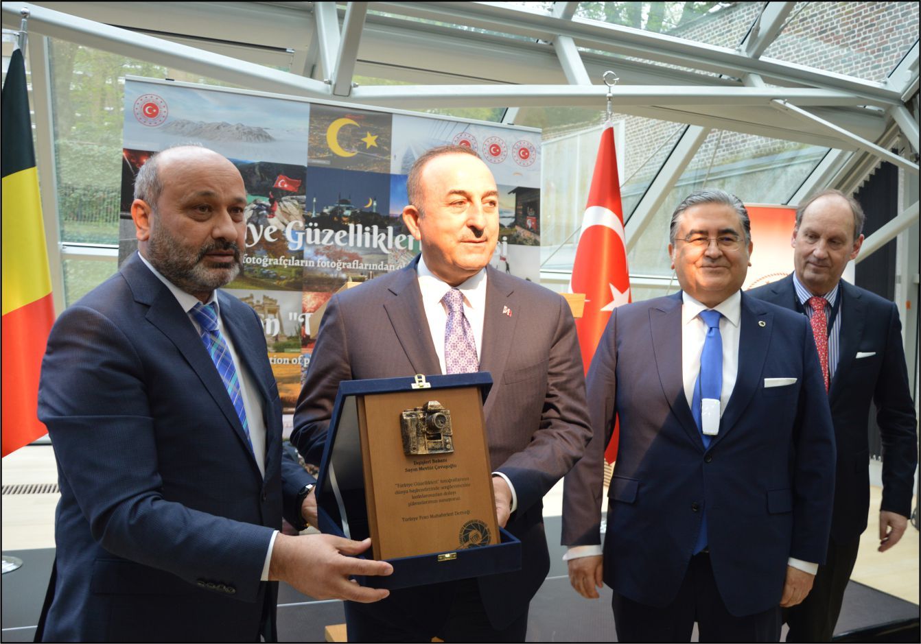 DIŞİŞLERİ BAKANI ÇAVUŞOĞLU, BRÜKSEL'DE 'TÜRKİYE GÜZELLİKLERİ' FOTOĞRAF SERGİSİNİN AÇILIŞINA KATILDI