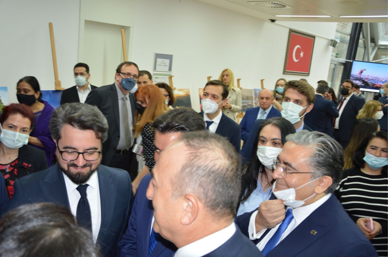 DIŞİŞLERİ BAKANI ÇAVUŞOĞLU, BRÜKSEL'DE 'TÜRKİYE GÜZELLİKLERİ' FOTOĞRAF SERGİSİNİN AÇILIŞINA KATILDI