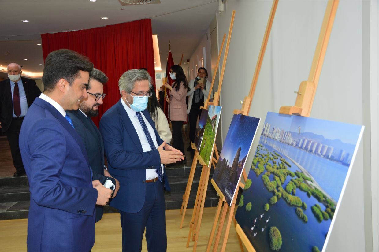 DIŞİŞLERİ BAKANI ÇAVUŞOĞLU, BRÜKSEL'DE 'TÜRKİYE GÜZELLİKLERİ' FOTOĞRAF SERGİSİNİN AÇILIŞINA KATILDI