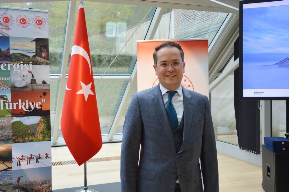 DIŞİŞLERİ BAKANI ÇAVUŞOĞLU, BRÜKSEL'DE 'TÜRKİYE GÜZELLİKLERİ' FOTOĞRAF SERGİSİNİN AÇILIŞINA KATILDI