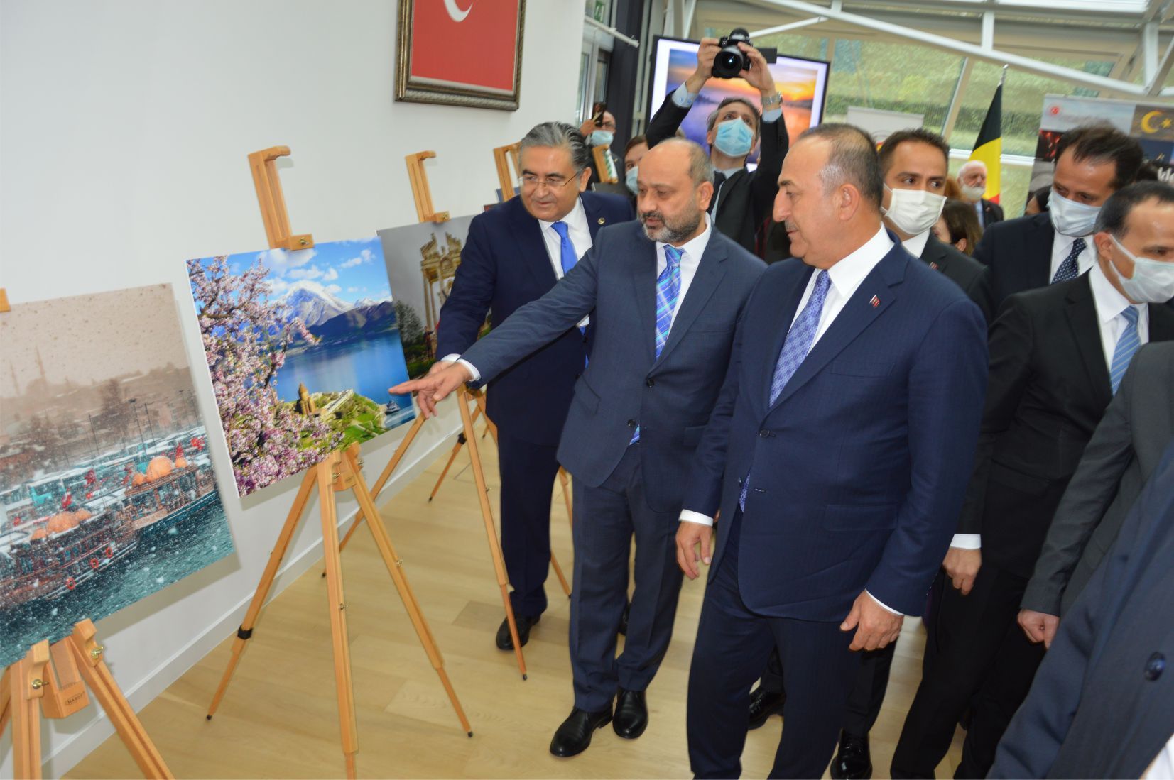 DIŞİŞLERİ BAKANI ÇAVUŞOĞLU, BRÜKSEL'DE 'TÜRKİYE GÜZELLİKLERİ' FOTOĞRAF SERGİSİNİN AÇILIŞINA KATILDI