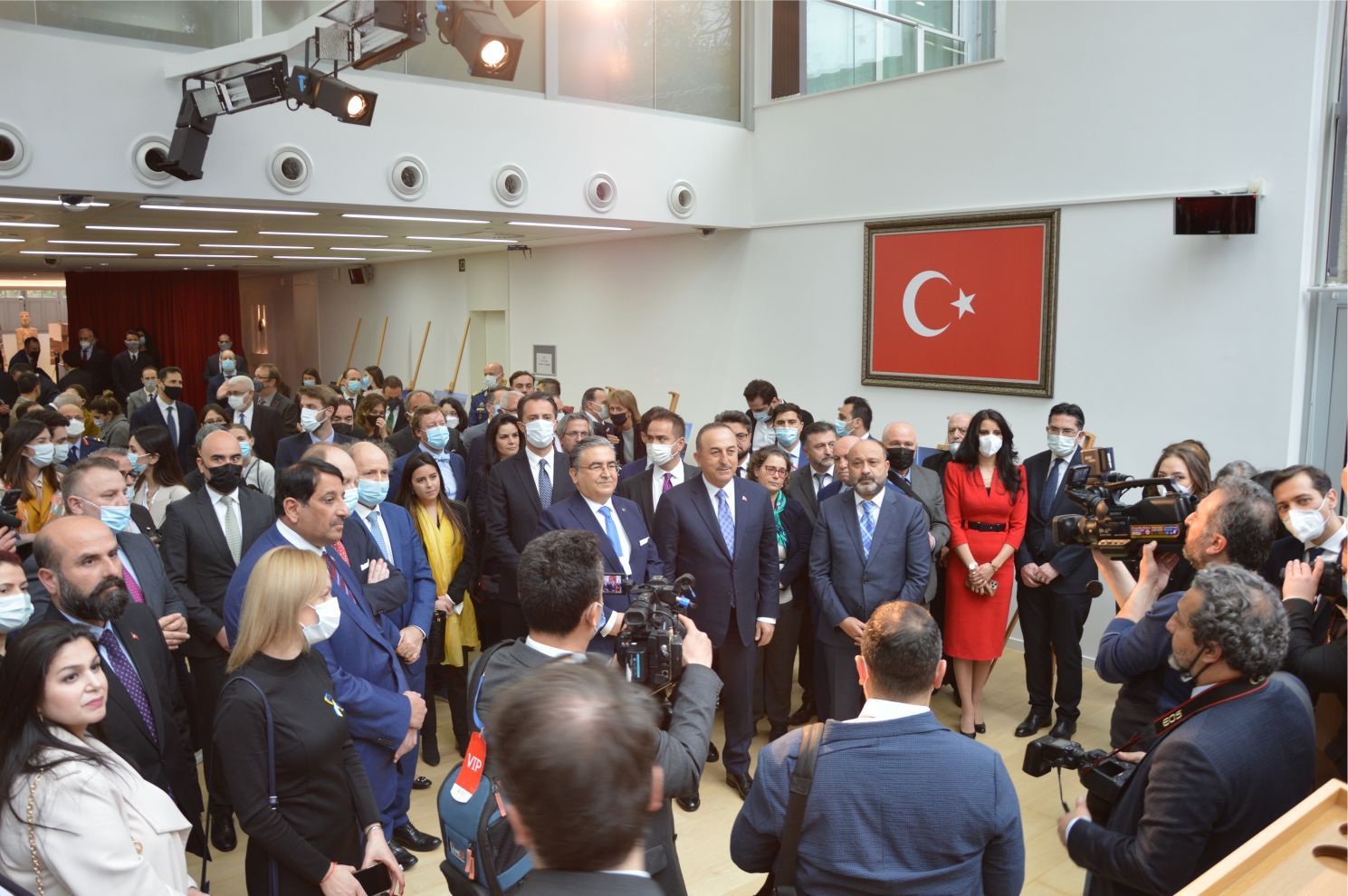 DIŞİŞLERİ BAKANI ÇAVUŞOĞLU, BRÜKSEL'DE 'TÜRKİYE GÜZELLİKLERİ' FOTOĞRAF SERGİSİNİN AÇILIŞINA KATILDI