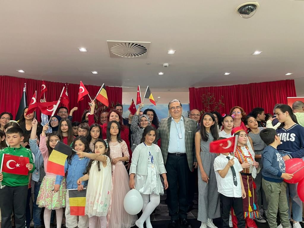 ~T.C. BRÜKSEL BÜYÜKELÇİLİĞİ HİMAYESİNDE GERÇEKLEŞTİRİLEN 23 NİSAN ULUSAL EGEMENLİK VE ÇOCUK BAYRAMI PROGRAMI