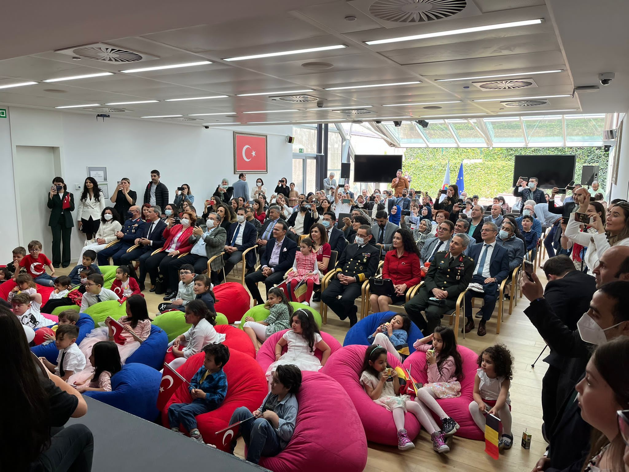 ~T.C. BRÜKSEL BÜYÜKELÇİLİĞİ HİMAYESİNDE GERÇEKLEŞTİRİLEN 23 NİSAN ULUSAL EGEMENLİK VE ÇOCUK BAYRAMI PROGRAMI