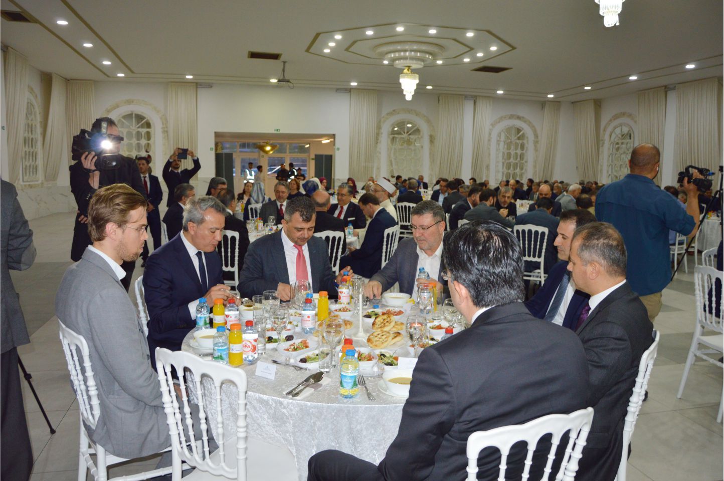 ~~Diyanet İşleri Başkanı Erbaş, Brüksel'de iftar programına katıldı
