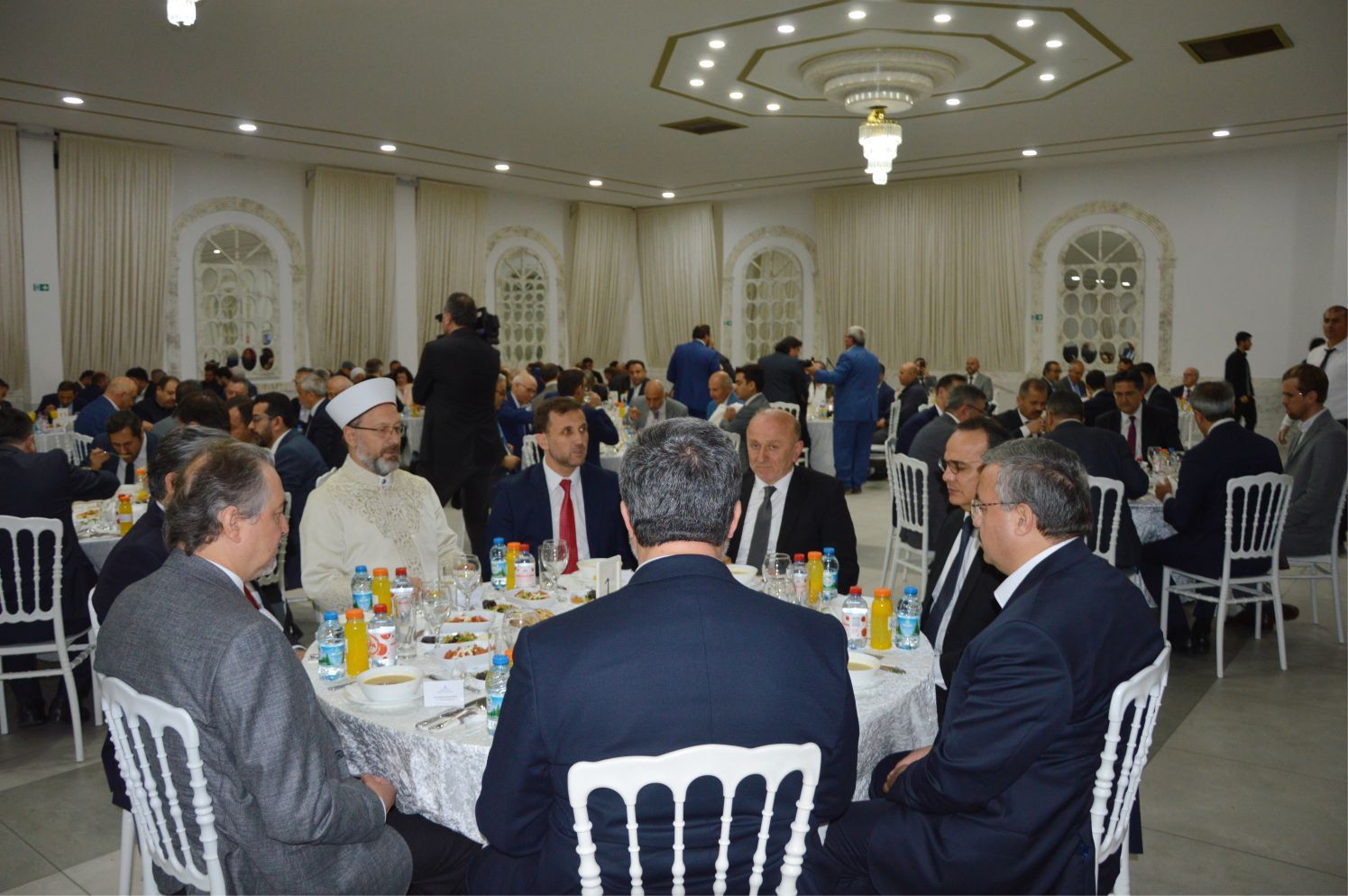 ~~Diyanet İşleri Başkanı Erbaş, Brüksel'de iftar programına katıldı