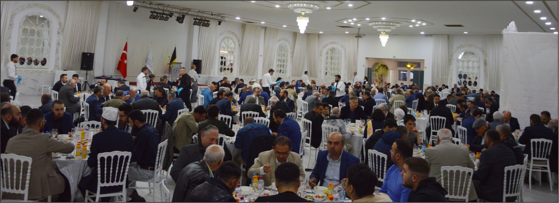 ~~Diyanet İşleri Başkanı Erbaş, Brüksel'de iftar programına katıldı