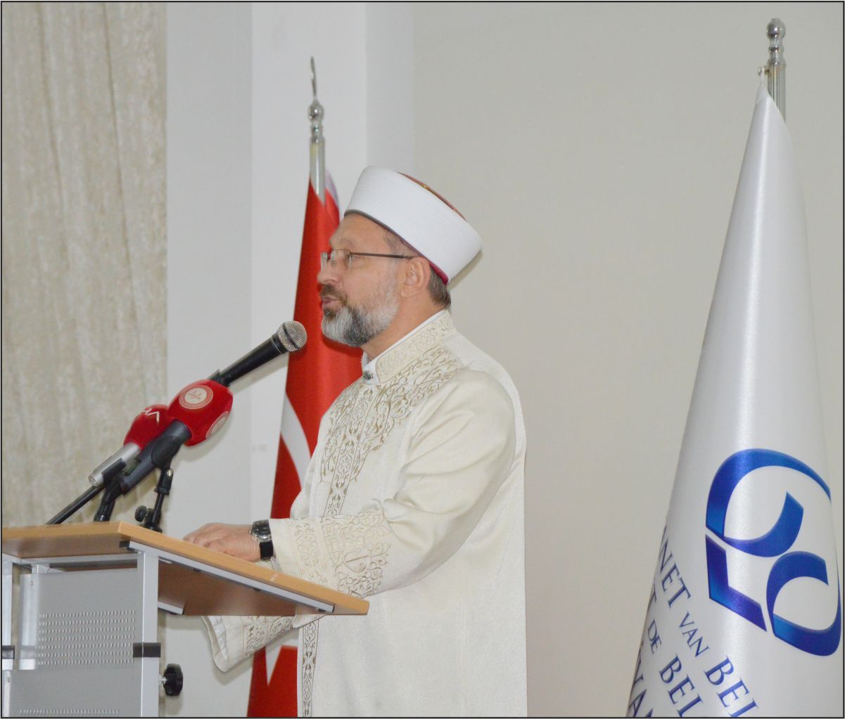 ~~Diyanet İşleri Başkanı Erbaş, Brüksel'de iftar programına katıldı