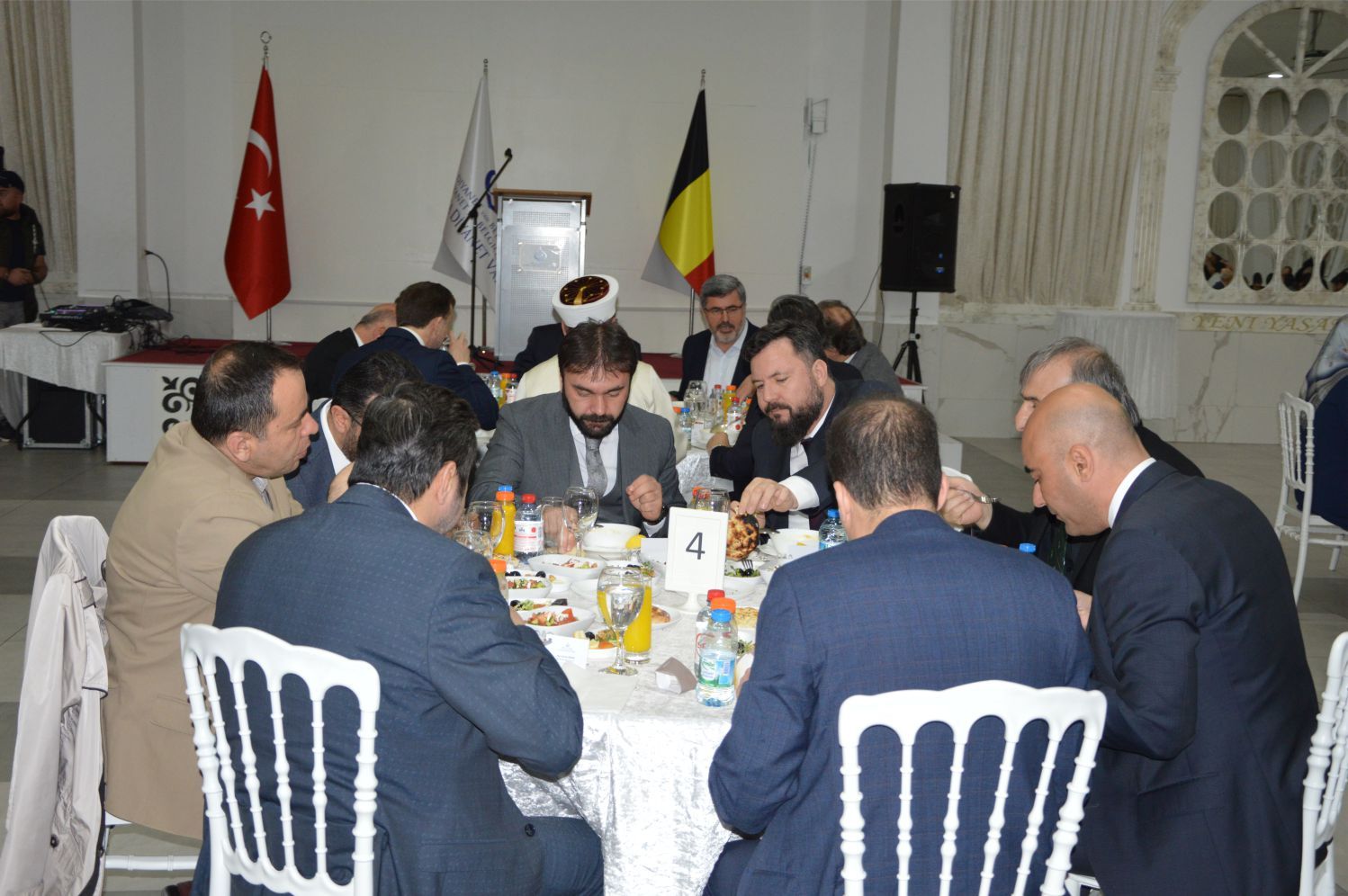 ~~Diyanet İşleri Başkanı Erbaş, Brüksel'de iftar programına katıldı