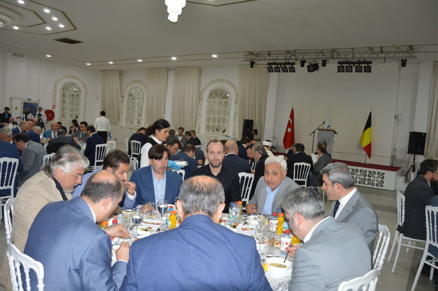 ~~Diyanet İşleri Başkanı Erbaş, Brüksel'de iftar programına katıldı