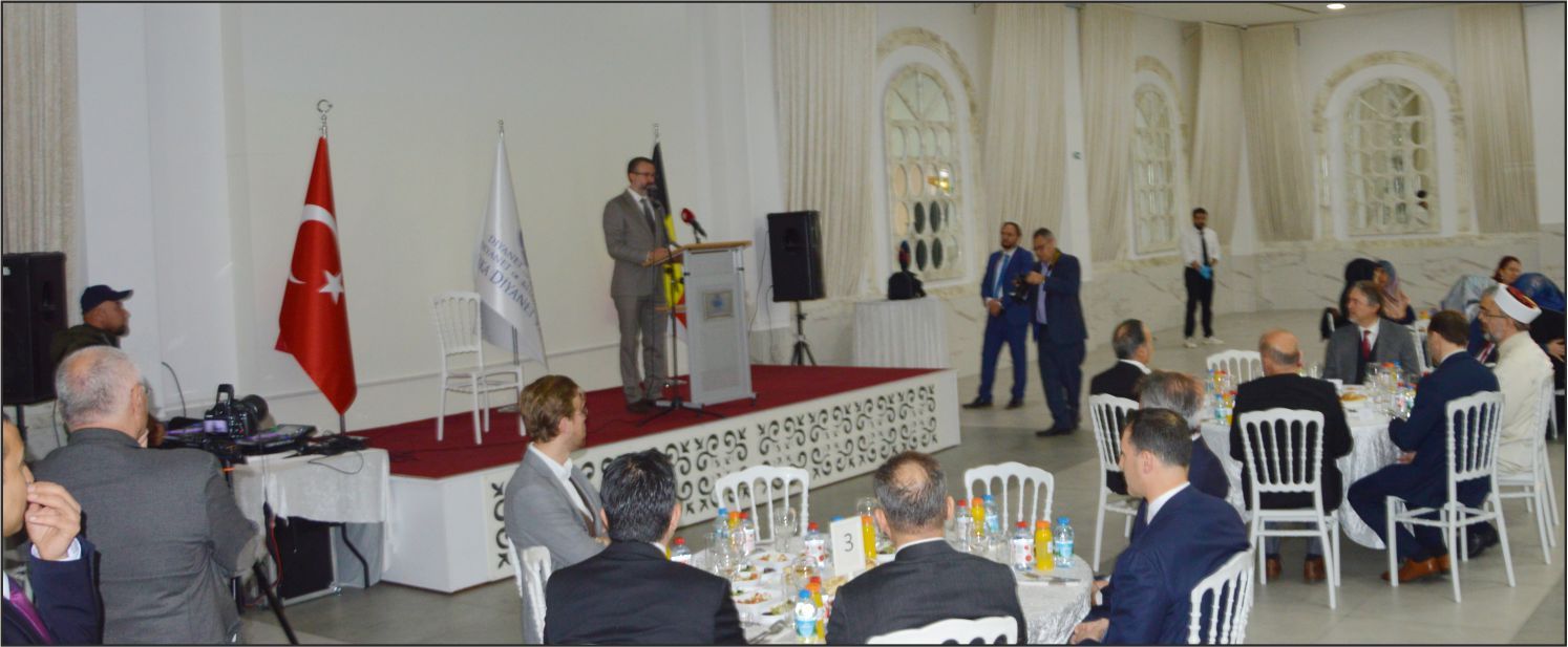 ~~Diyanet İşleri Başkanı Erbaş, Brüksel'de iftar programına katıldı
