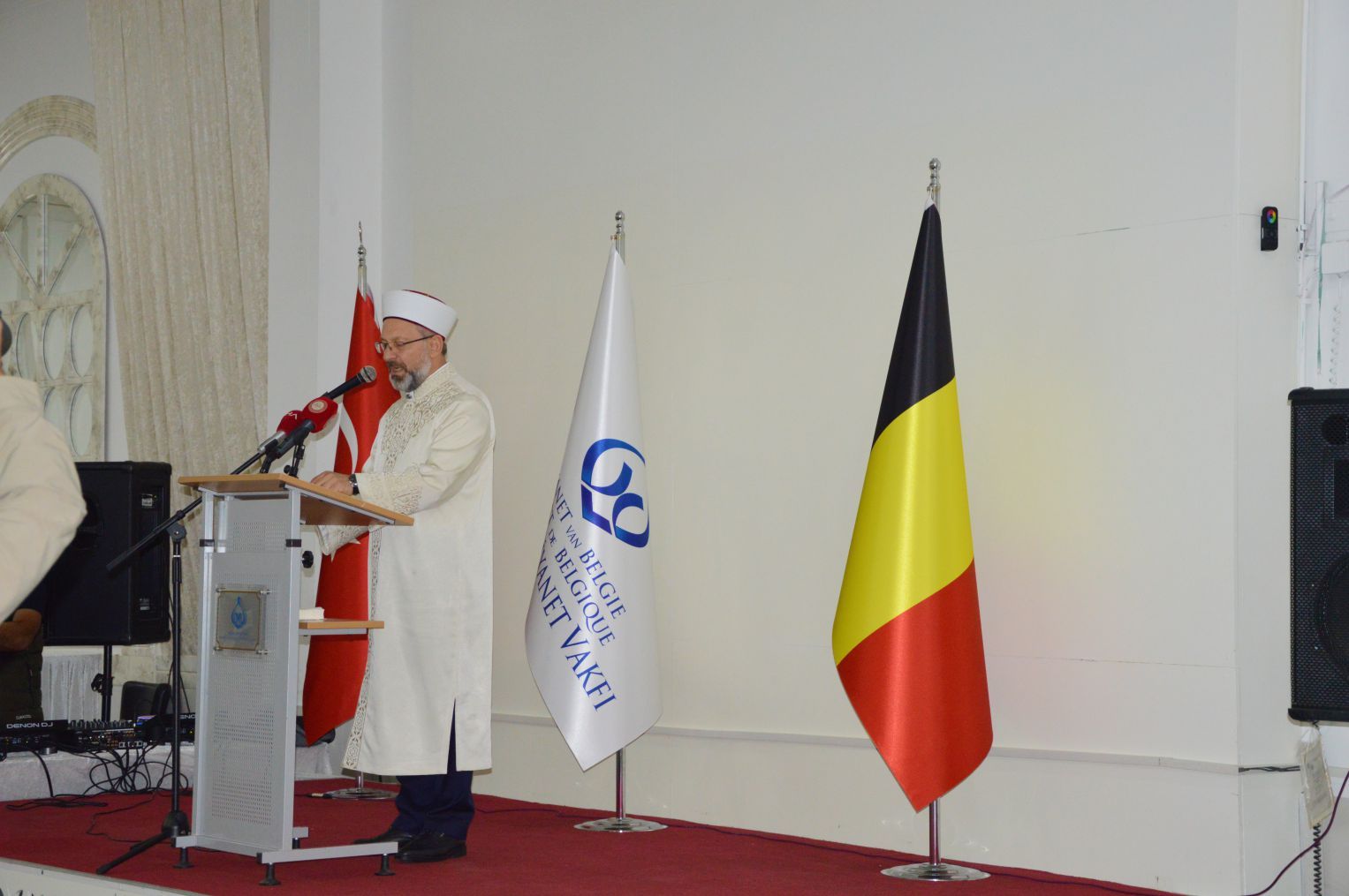 ~~Diyanet İşleri Başkanı Erbaş, Brüksel'de iftar programına katıldı