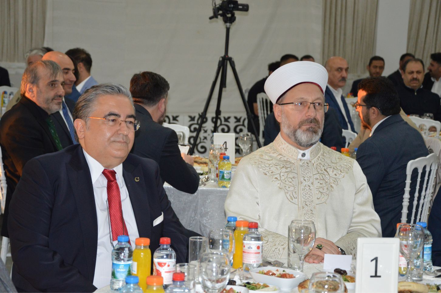 ~~Diyanet İşleri Başkanı Erbaş, Brüksel'de iftar programına katıldı