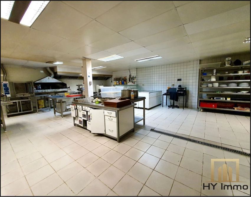 ~ANDERLECHT - ENTREPÔT SUR 2 NIVEAUX POUR UNE SUPERFICIE TOTALE DE 220m² - PAS DE CHARGE.