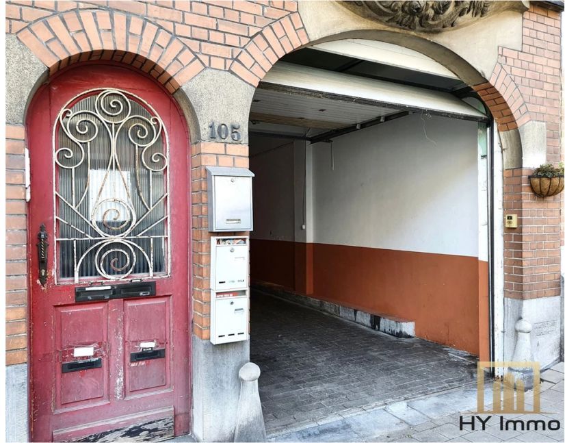 ~ANDERLECHT - ENTREPÔT SUR 2 NIVEAUX POUR UNE SUPERFICIE TOTALE DE 220m² - PAS DE CHARGE.