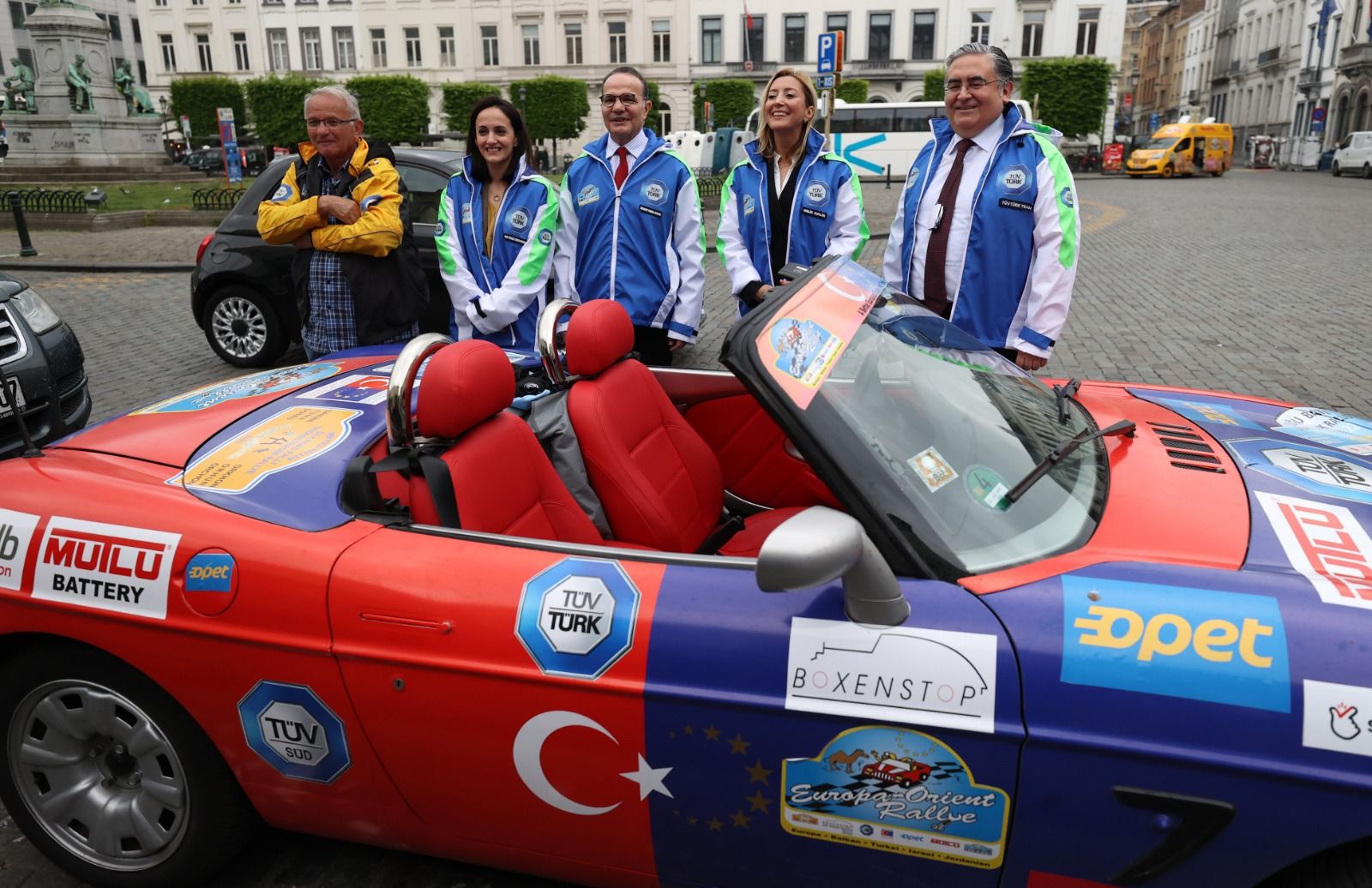 ~16. EUROPA-ORIENT / DOĞU-BATI DOSTLUK VE BARIŞ RALLİSİ TÜRK TAKIMI BRÜKSELâ€™DEN UĞURLANDI