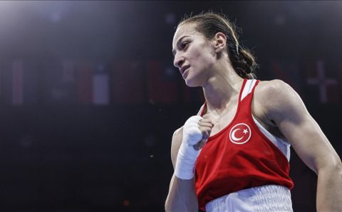 Milli boksör Buse Naz Çakıroğlu dünya şampiyonu oldu