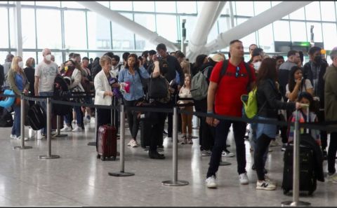 Avrupa'da kaos! Yüzlerce uçuş iptal edildi