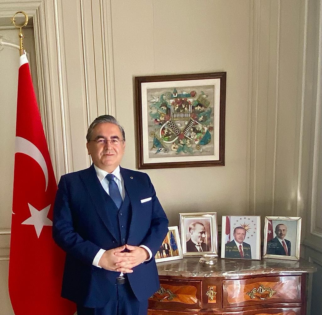 T.C. Brüksel Büyükelçisi Dr. Hasan Ulusoyâ€™un 15 Temmuz Demokrasi ve Milli Birlik Günü Mesajını sizlerle paylaşıyoruz.