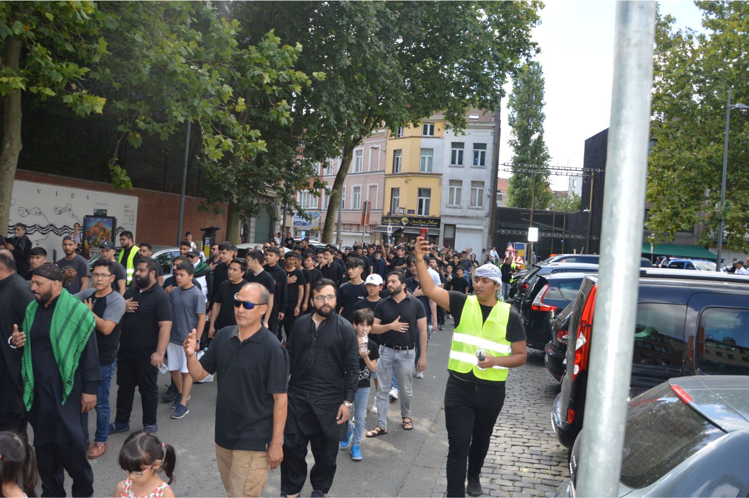 ~~AVRUPA’NIN BAŞKENTİ BRÜKSEL’DEKİ AŞURA YÜRÜYÜŞÜNDE BRÜKSEL SEMALARINDA ‘LEBBEYK YA HÜSEYİN!...’ NİDALARI YANKILANDI