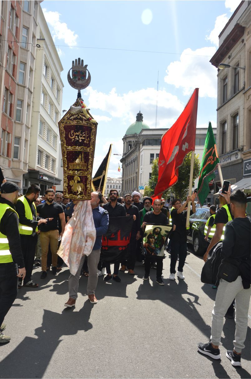 ~~AVRUPA’NIN BAŞKENTİ BRÜKSEL’DEKİ AŞURA YÜRÜYÜŞÜNDE BRÜKSEL SEMALARINDA ‘LEBBEYK YA HÜSEYİN!...’ NİDALARI YANKILANDI