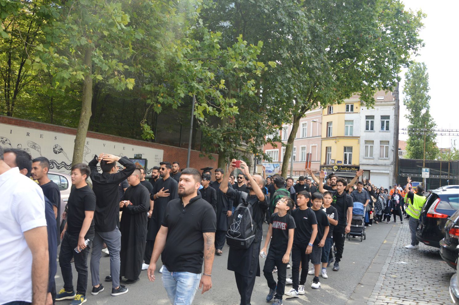~~AVRUPA’NIN BAŞKENTİ BRÜKSEL’DEKİ AŞURA YÜRÜYÜŞÜNDE BRÜKSEL SEMALARINDA ‘LEBBEYK YA HÜSEYİN!...’ NİDALARI YANKILANDI