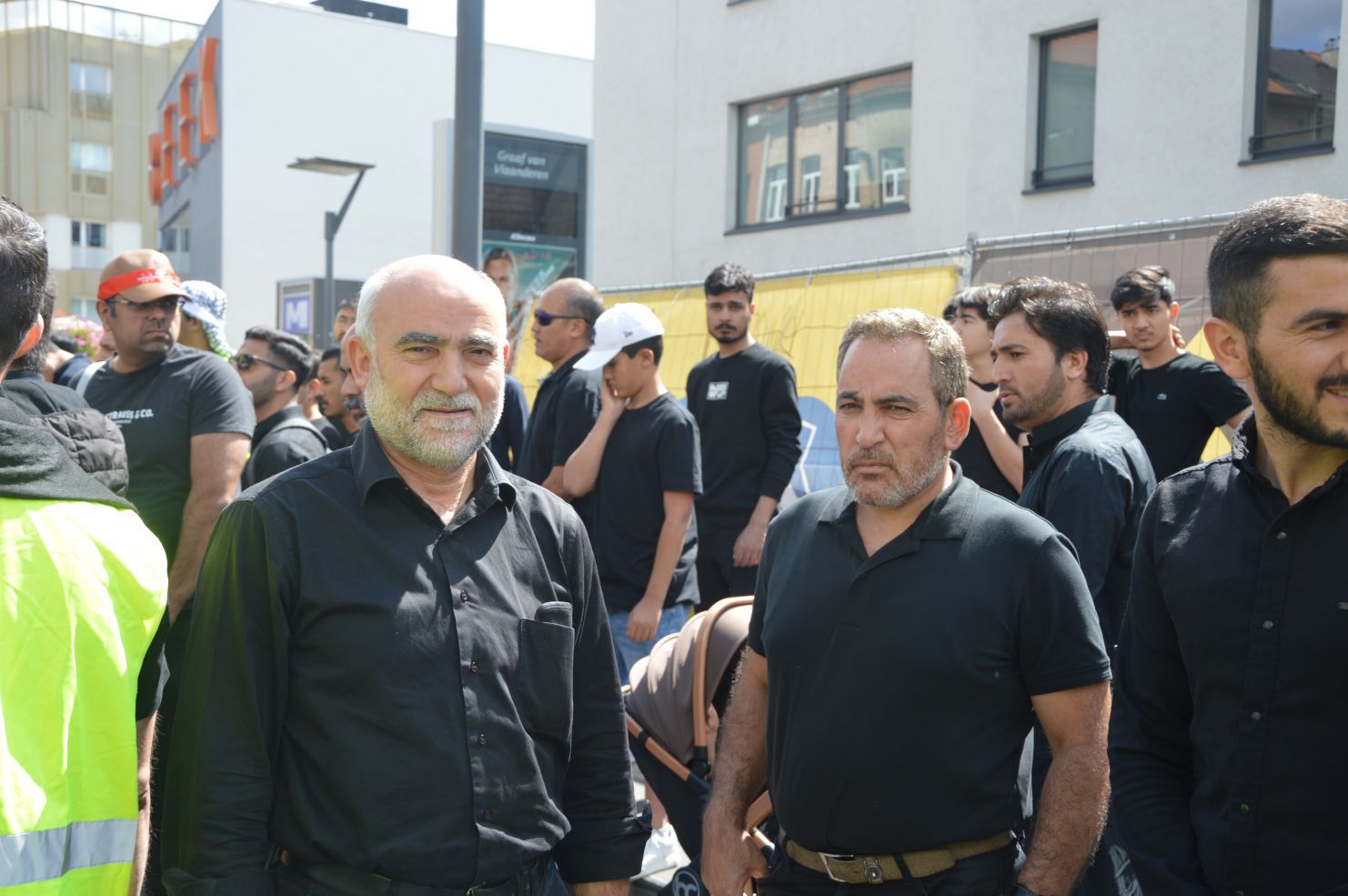 ~~AVRUPA’NIN BAŞKENTİ BRÜKSEL’DEKİ AŞURA YÜRÜYÜŞÜNDE BRÜKSEL SEMALARINDA ‘LEBBEYK YA HÜSEYİN!...’ NİDALARI YANKILANDI