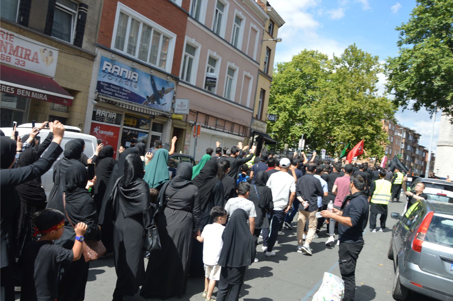 ~~AVRUPA’NIN BAŞKENTİ BRÜKSEL’DEKİ AŞURA YÜRÜYÜŞÜNDE BRÜKSEL SEMALARINDA ‘LEBBEYK YA HÜSEYİN!...’ NİDALARI YANKILANDI