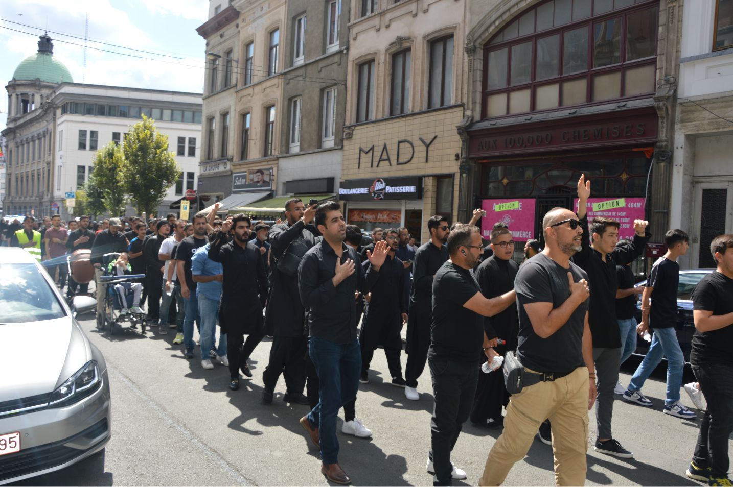 ~~AVRUPA’NIN BAŞKENTİ BRÜKSEL’DEKİ AŞURA YÜRÜYÜŞÜNDE BRÜKSEL SEMALARINDA ‘LEBBEYK YA HÜSEYİN!...’ NİDALARI YANKILANDI