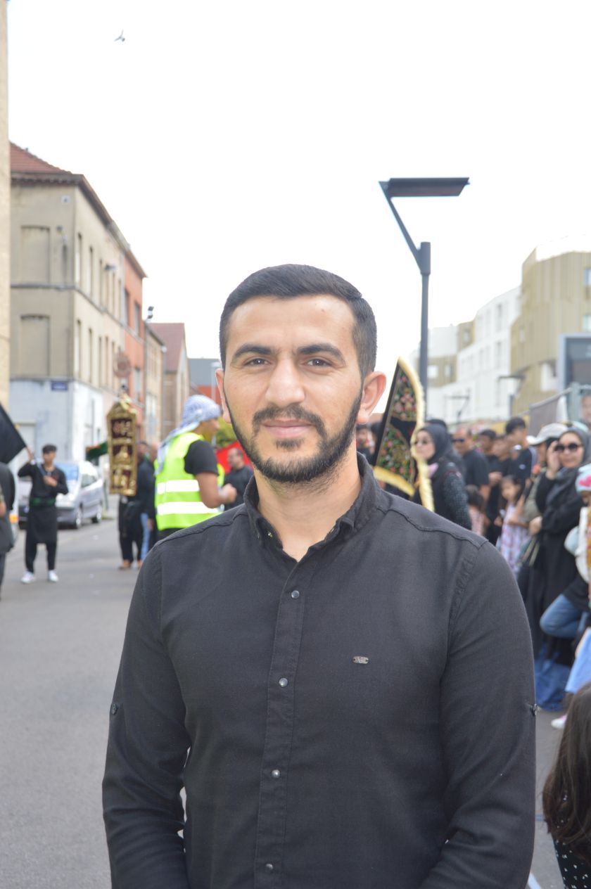 ~~AVRUPA’NIN BAŞKENTİ BRÜKSEL’DEKİ AŞURA YÜRÜYÜŞÜNDE BRÜKSEL SEMALARINDA ‘LEBBEYK YA HÜSEYİN!...’ NİDALARI YANKILANDI