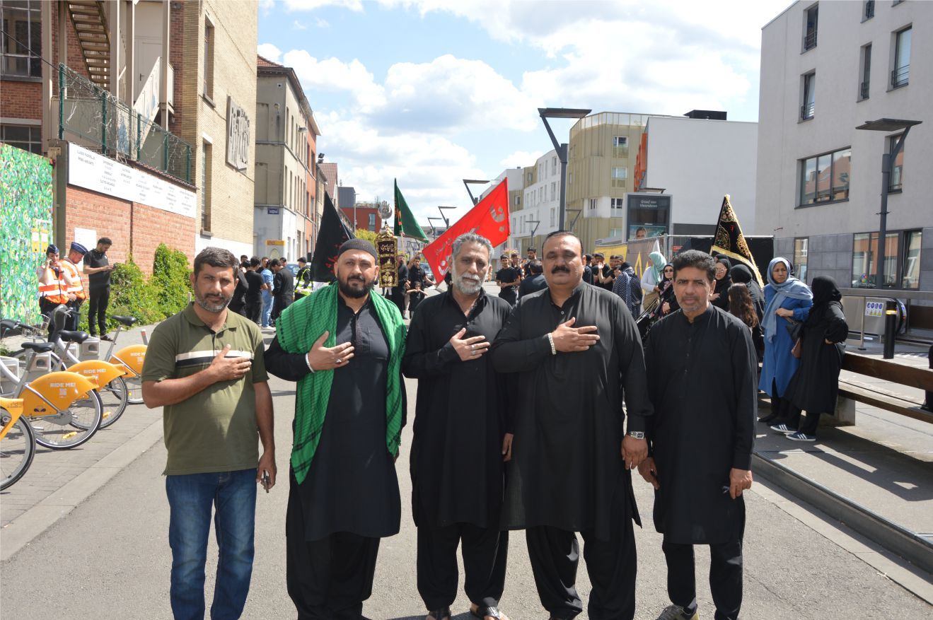 ~~AVRUPA’NIN BAŞKENTİ BRÜKSEL’DEKİ AŞURA YÜRÜYÜŞÜNDE BRÜKSEL SEMALARINDA ‘LEBBEYK YA HÜSEYİN!...’ NİDALARI YANKILANDI