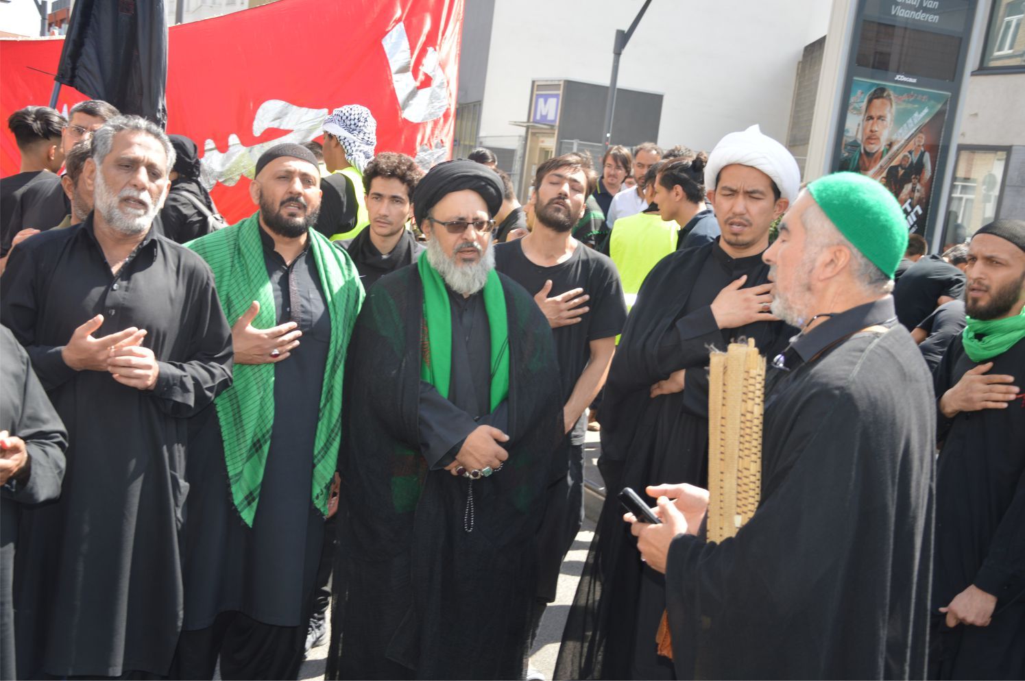 ~~AVRUPA’NIN BAŞKENTİ BRÜKSEL’DEKİ AŞURA YÜRÜYÜŞÜNDE BRÜKSEL SEMALARINDA ‘LEBBEYK YA HÜSEYİN!...’ NİDALARI YANKILANDI