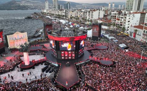 İzmirâ€™de kurtuluş günü coşkusu