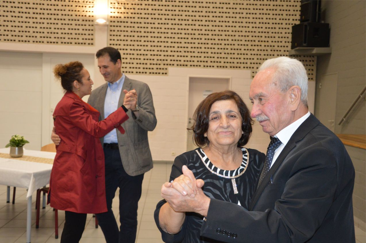 ~~ERDOĞDU AİLESİ, EVLİLİKLERİNİ VE MUTLULUKLARINI ELLİ YILLA TAÇLANDIRDILAR