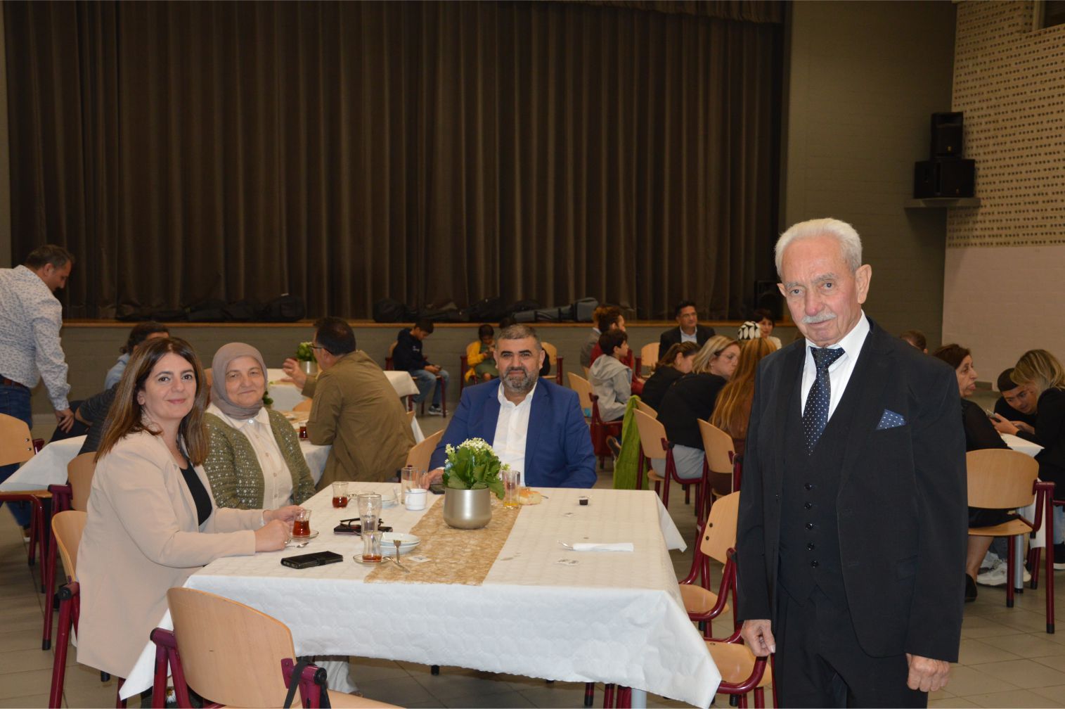 ~~ERDOĞDU AİLESİ, EVLİLİKLERİNİ VE MUTLULUKLARINI ELLİ YILLA TAÇLANDIRDILAR