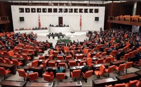Basın, sosyal medya ve internet haberciliğine ilişkin düzenlemede 12 madde daha kabul edildi