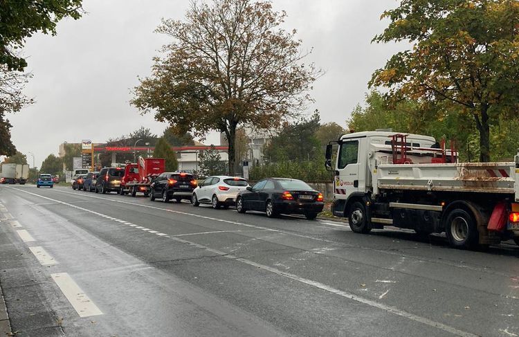 Fransızlar akaryakıt almak için Belçika'ya geliyor