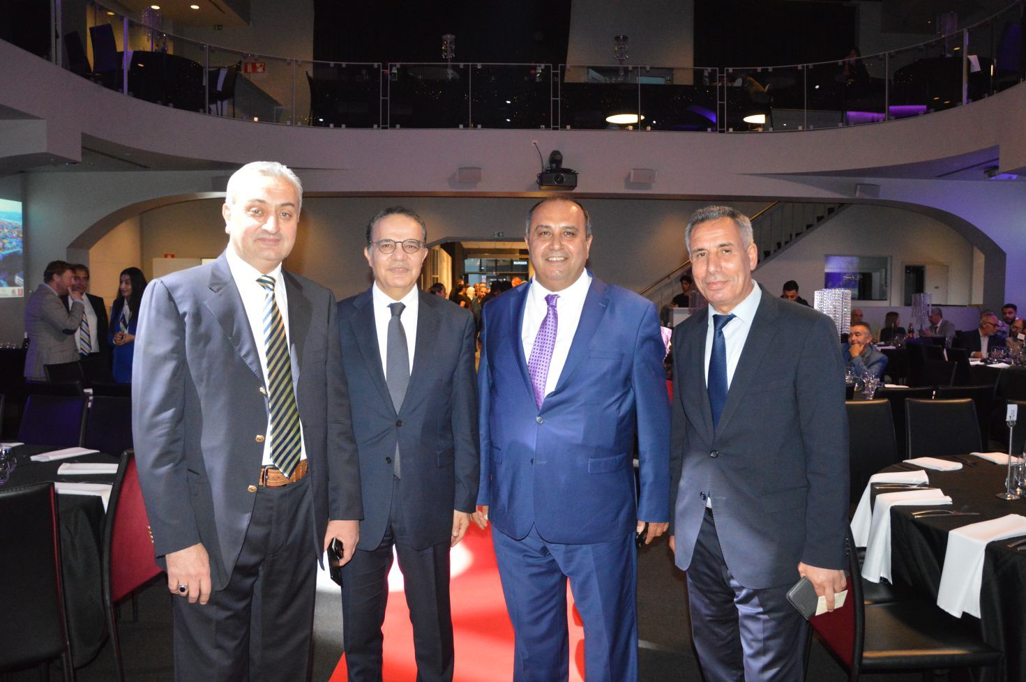 ~~‘BIZZ ASSOCIATIONS AWARDS’ BELÇİKA›DA BAŞARIYA İMZA ATANLARI PLAKETLERLE ÖDÜLLENDİRDİ