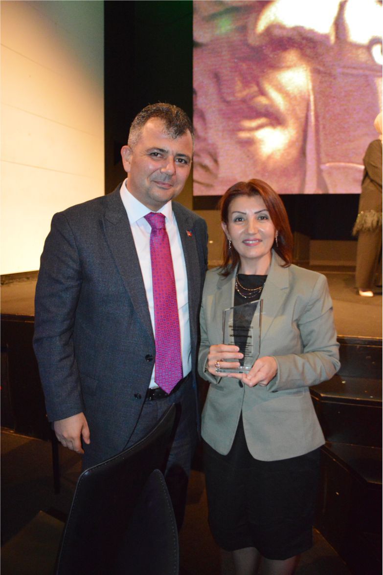 ~~‘BIZZ ASSOCIATIONS AWARDS’ BELÇİKA›DA BAŞARIYA İMZA ATANLARI PLAKETLERLE ÖDÜLLENDİRDİ