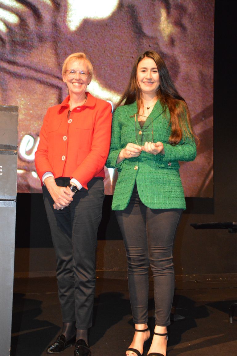 ~~‘BIZZ ASSOCIATIONS AWARDS’ BELÇİKA›DA BAŞARIYA İMZA ATANLARI PLAKETLERLE ÖDÜLLENDİRDİ