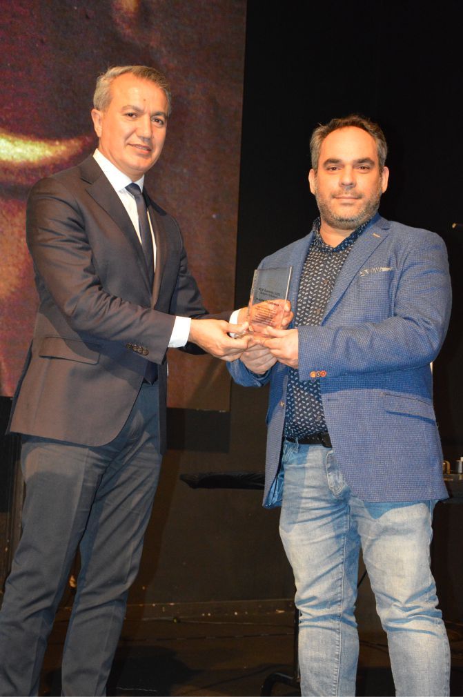 ~~‘BIZZ ASSOCIATIONS AWARDS’ BELÇİKA›DA BAŞARIYA İMZA ATANLARI PLAKETLERLE ÖDÜLLENDİRDİ