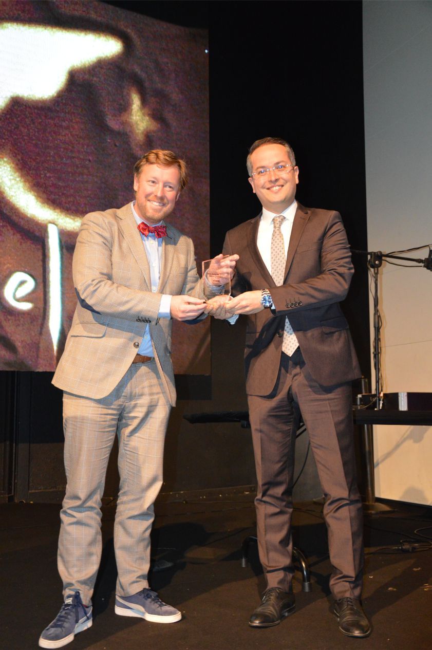~~‘BIZZ ASSOCIATIONS AWARDS’ BELÇİKA›DA BAŞARIYA İMZA ATANLARI PLAKETLERLE ÖDÜLLENDİRDİ