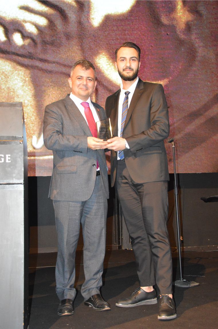 ~~‘BIZZ ASSOCIATIONS AWARDS’ BELÇİKA›DA BAŞARIYA İMZA ATANLARI PLAKETLERLE ÖDÜLLENDİRDİ