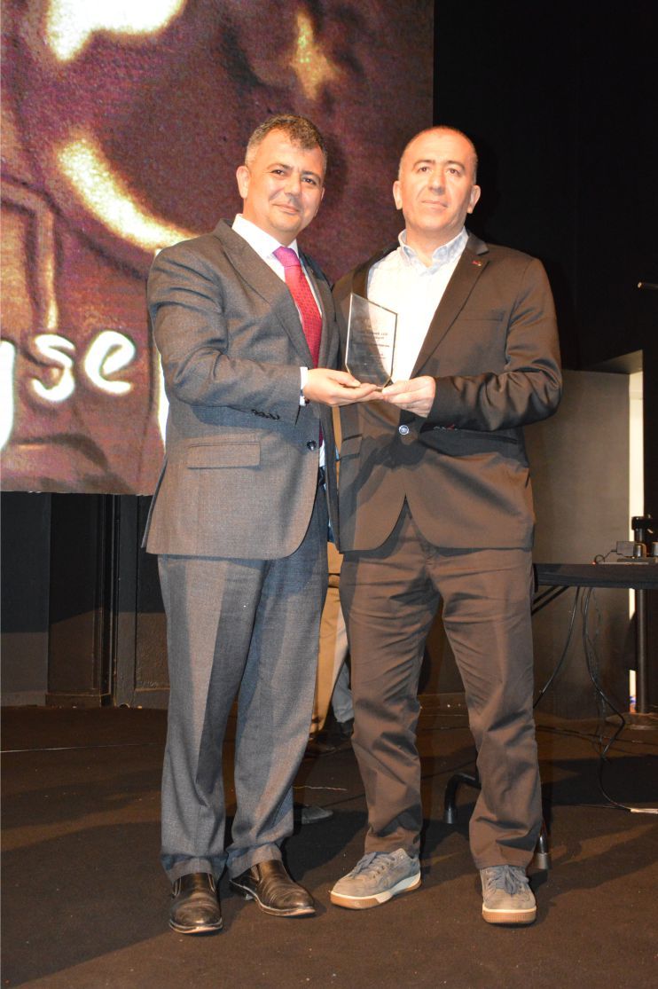 ~~‘BIZZ ASSOCIATIONS AWARDS’ BELÇİKA›DA BAŞARIYA İMZA ATANLARI PLAKETLERLE ÖDÜLLENDİRDİ